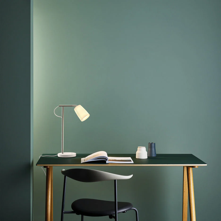 Carlton Desk Plug-in Lamp - Porcelain IP20 - Image 2