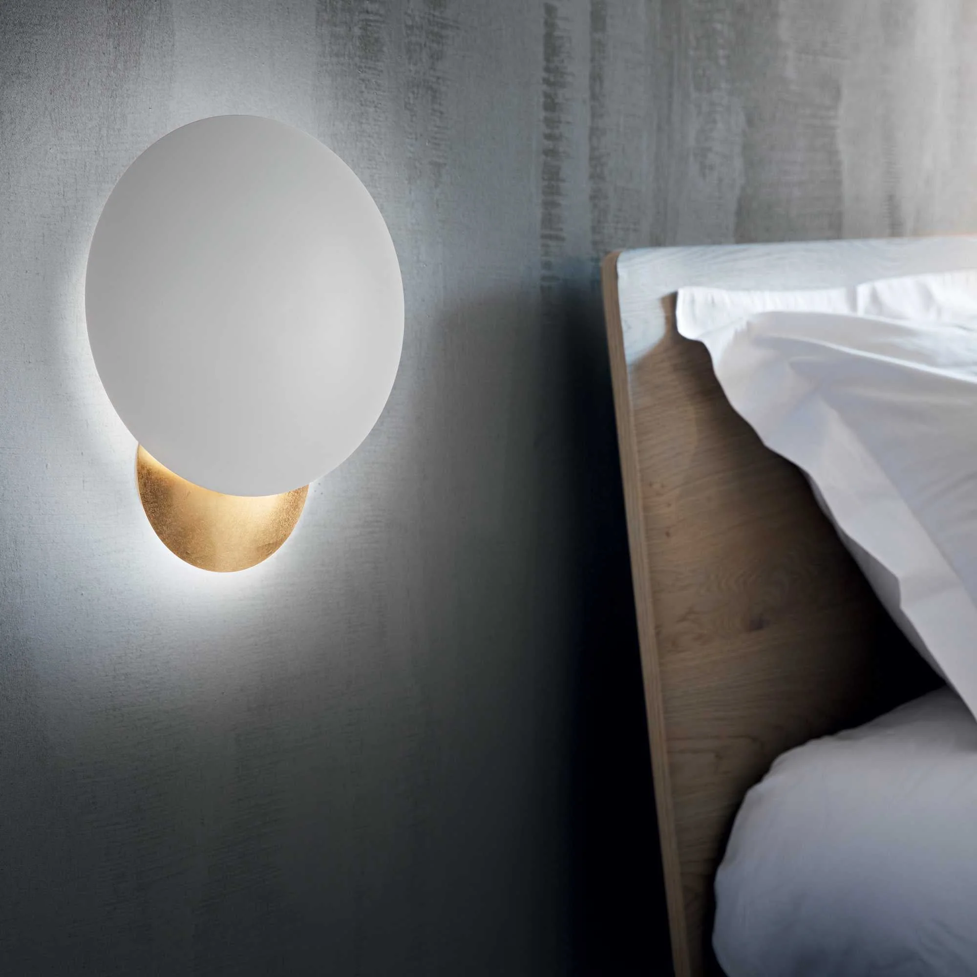 Eclissi LED Wall Lamp Fitting Small - Gold Finish - Image 2