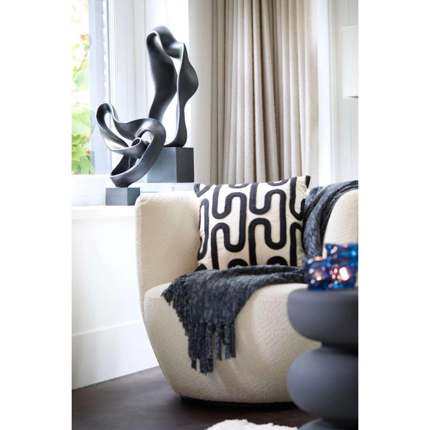 Abstract Ornament Two Styles - Black Finish - Image 6
