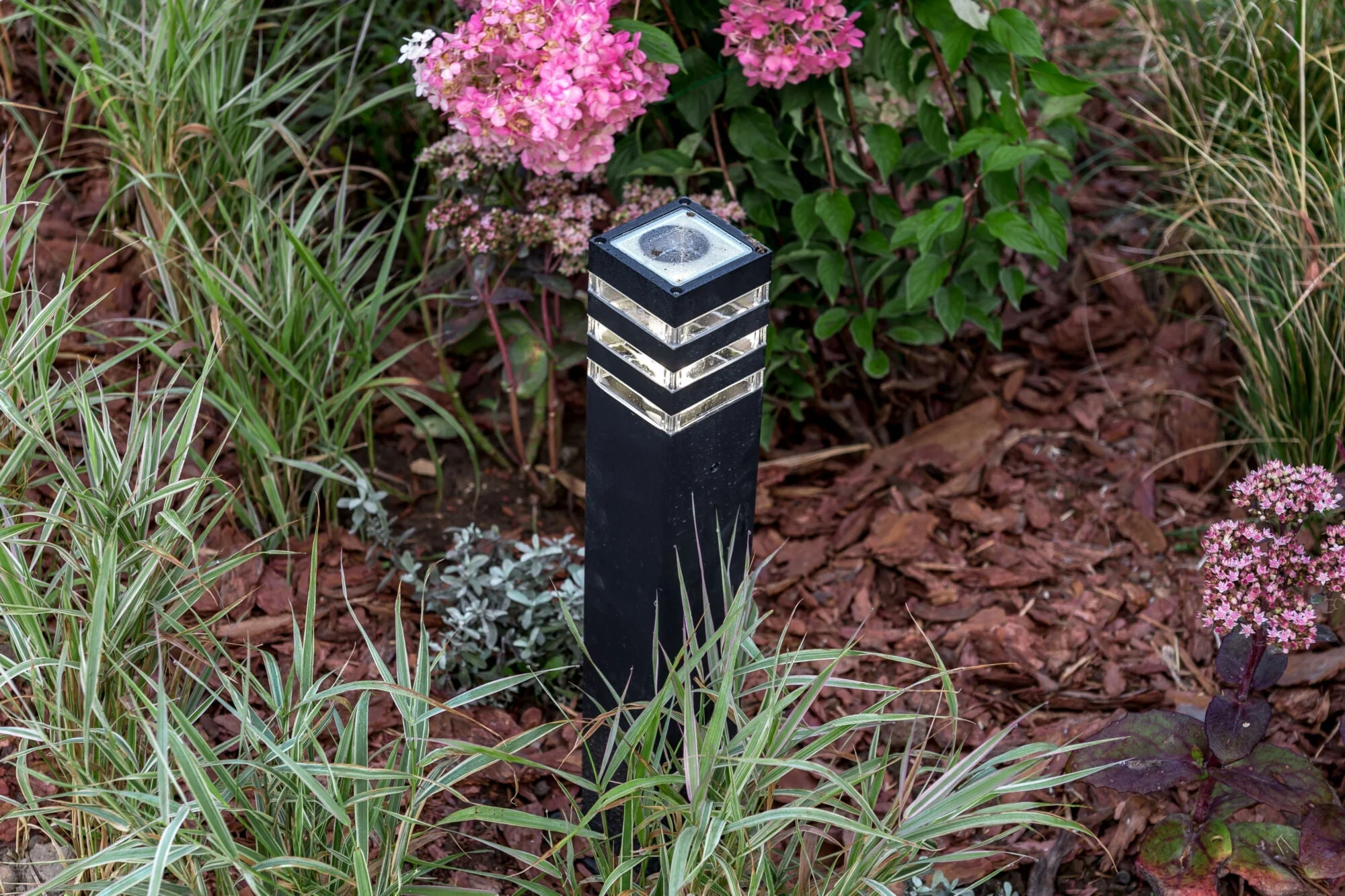 Unter den Linden Bollard Post Light Black - Finish - Image 8
